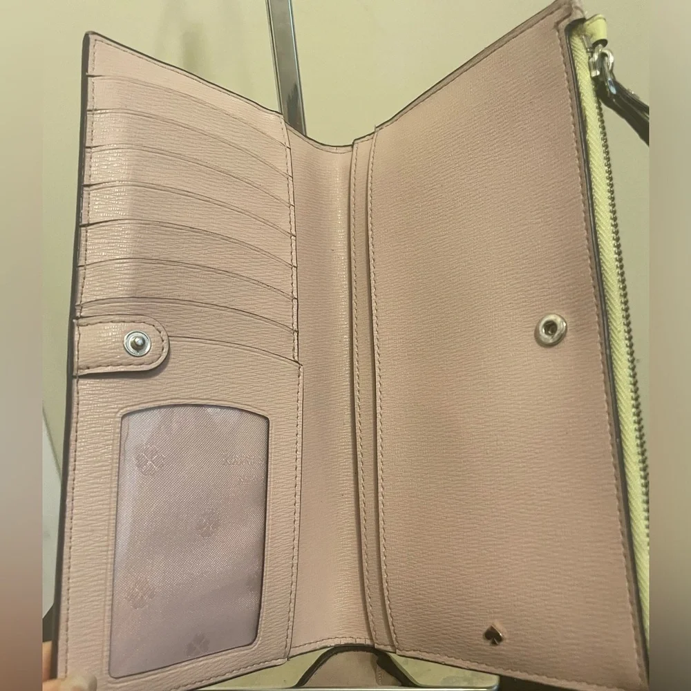 Kate Spade Wristlet - EUC